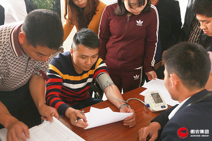 熟妇丰满多毛的大隂户