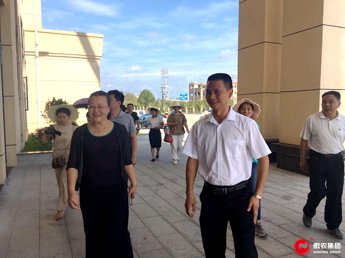 熟妇丰满多毛的大隂户