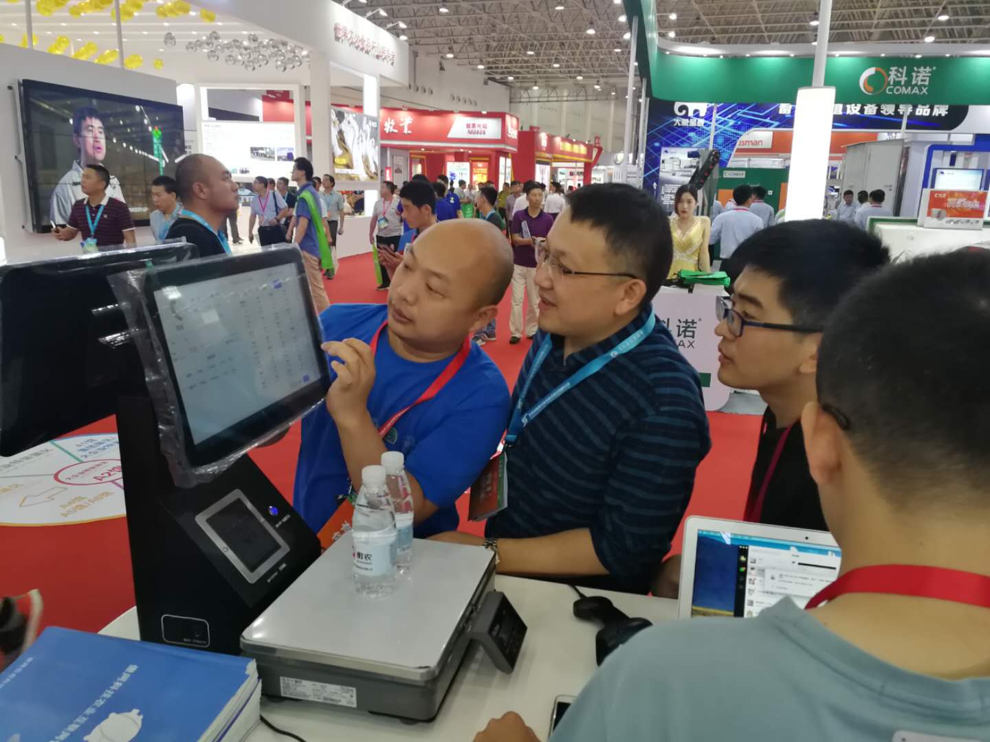 熟妇丰满多毛的大隂户