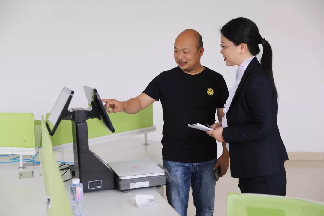 熟妇丰满多毛的大隂户