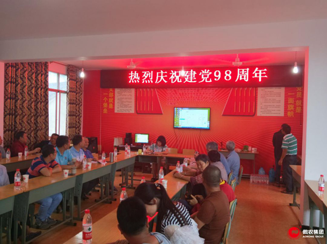 熟妇丰满多毛的大隂户