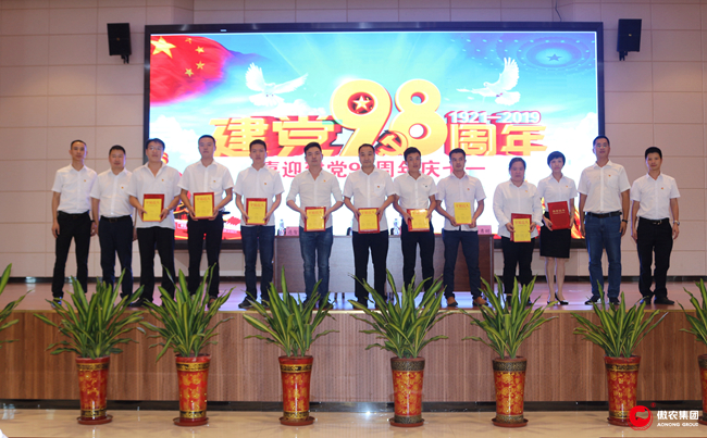 熟妇丰满多毛的大隂户