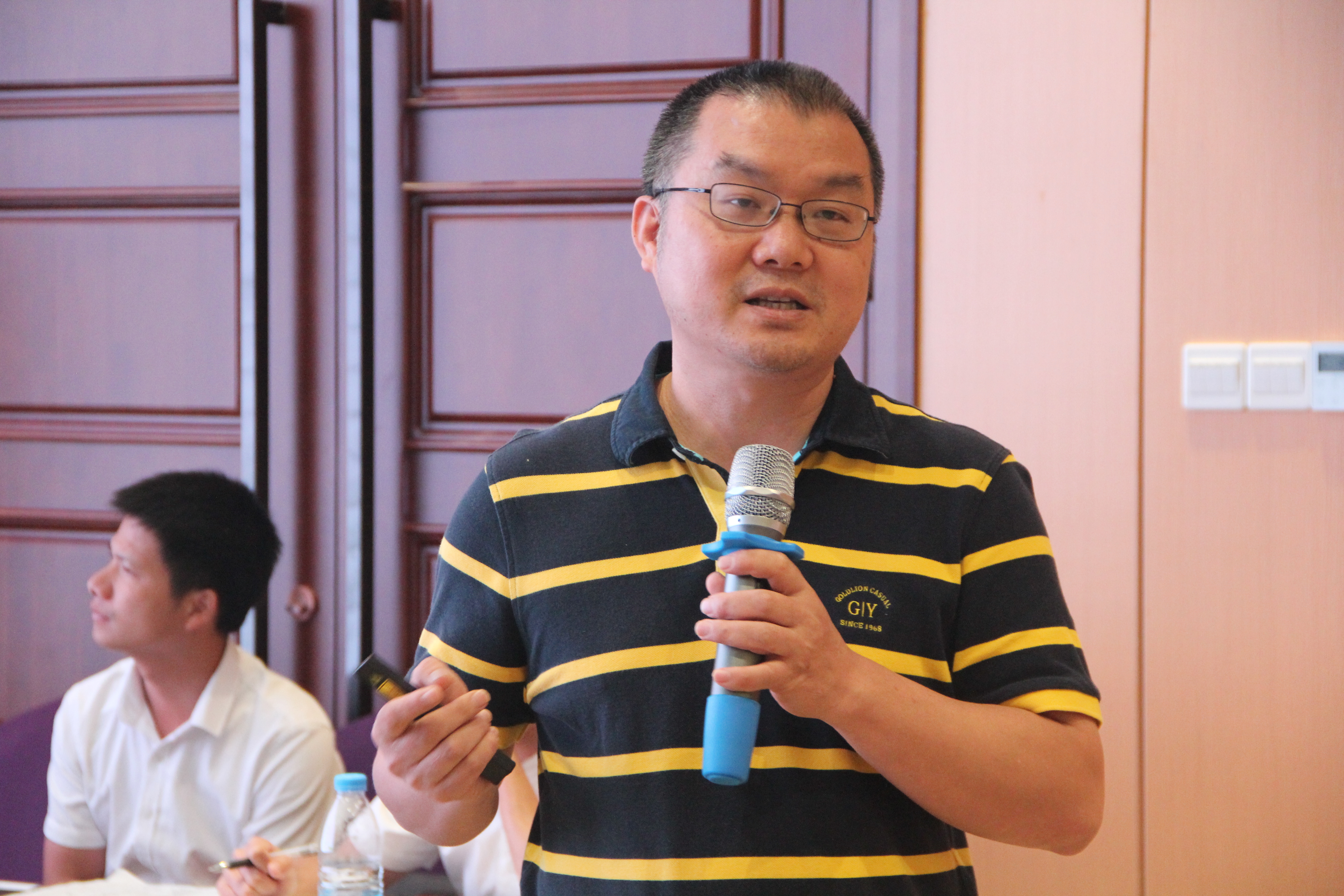 熟妇丰满多毛的大隂户