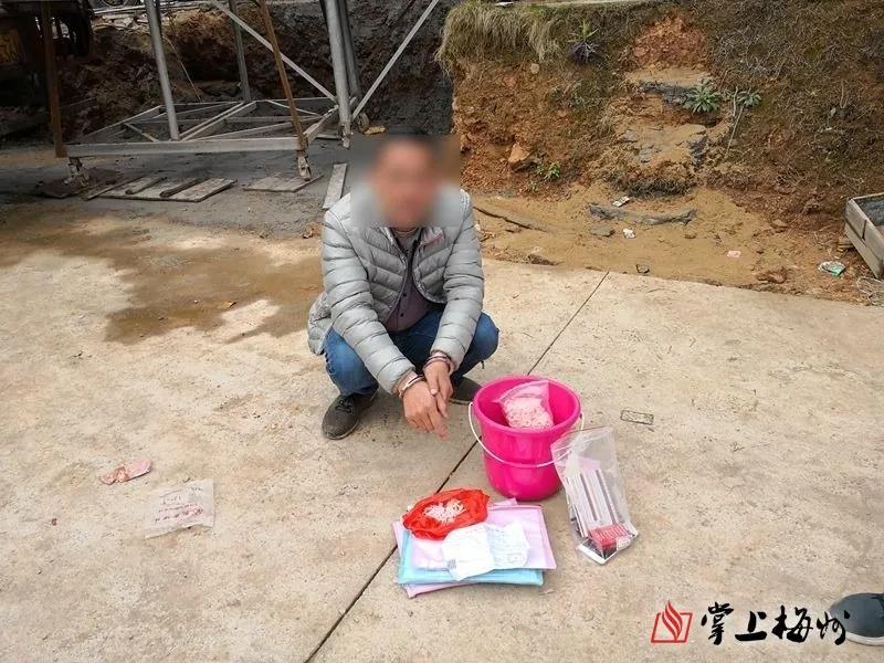 熟妇丰满多毛的大隂户