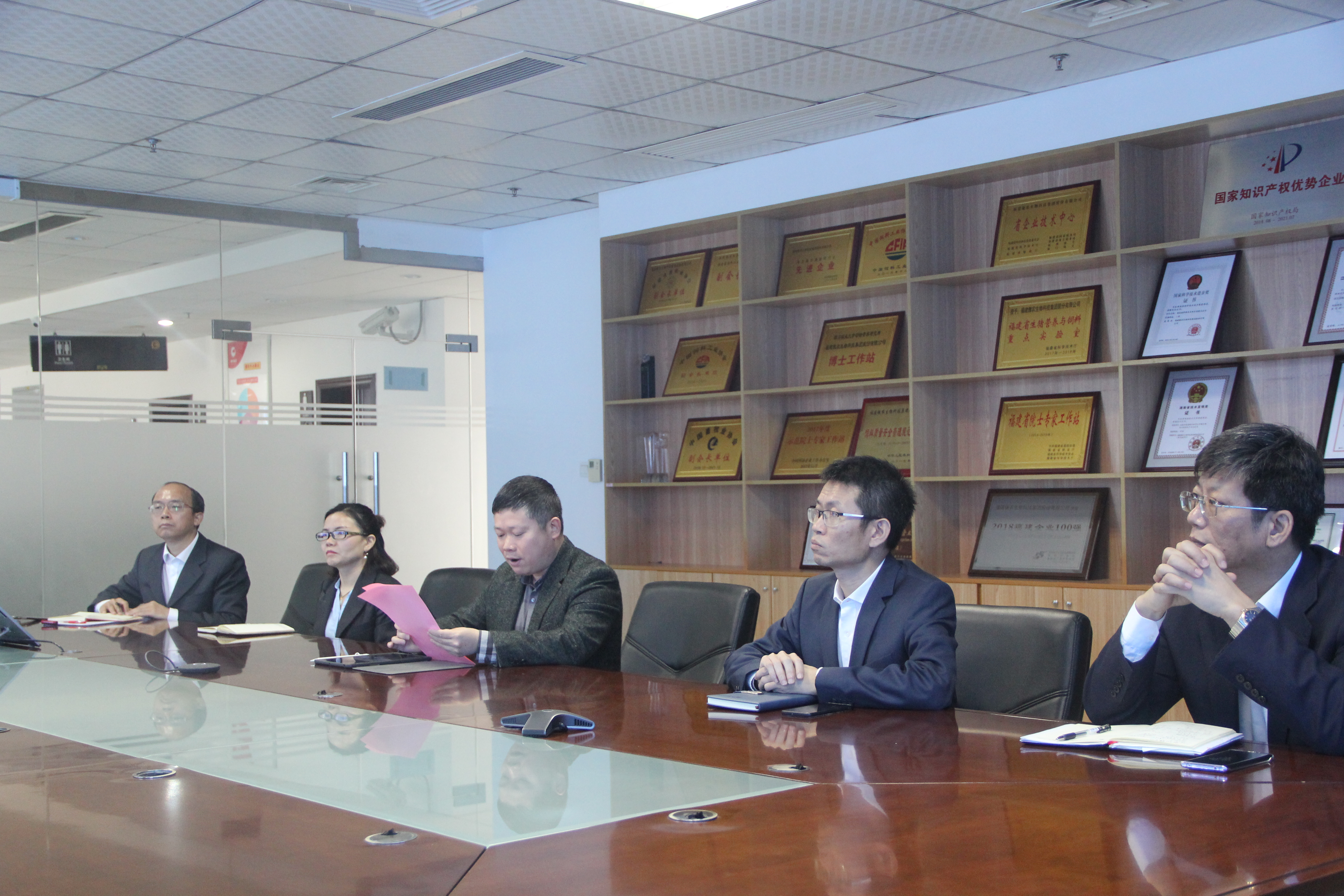 熟妇丰满多毛的大隂户