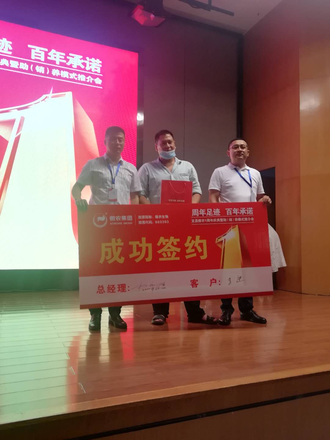 熟妇丰满多毛的大隂户