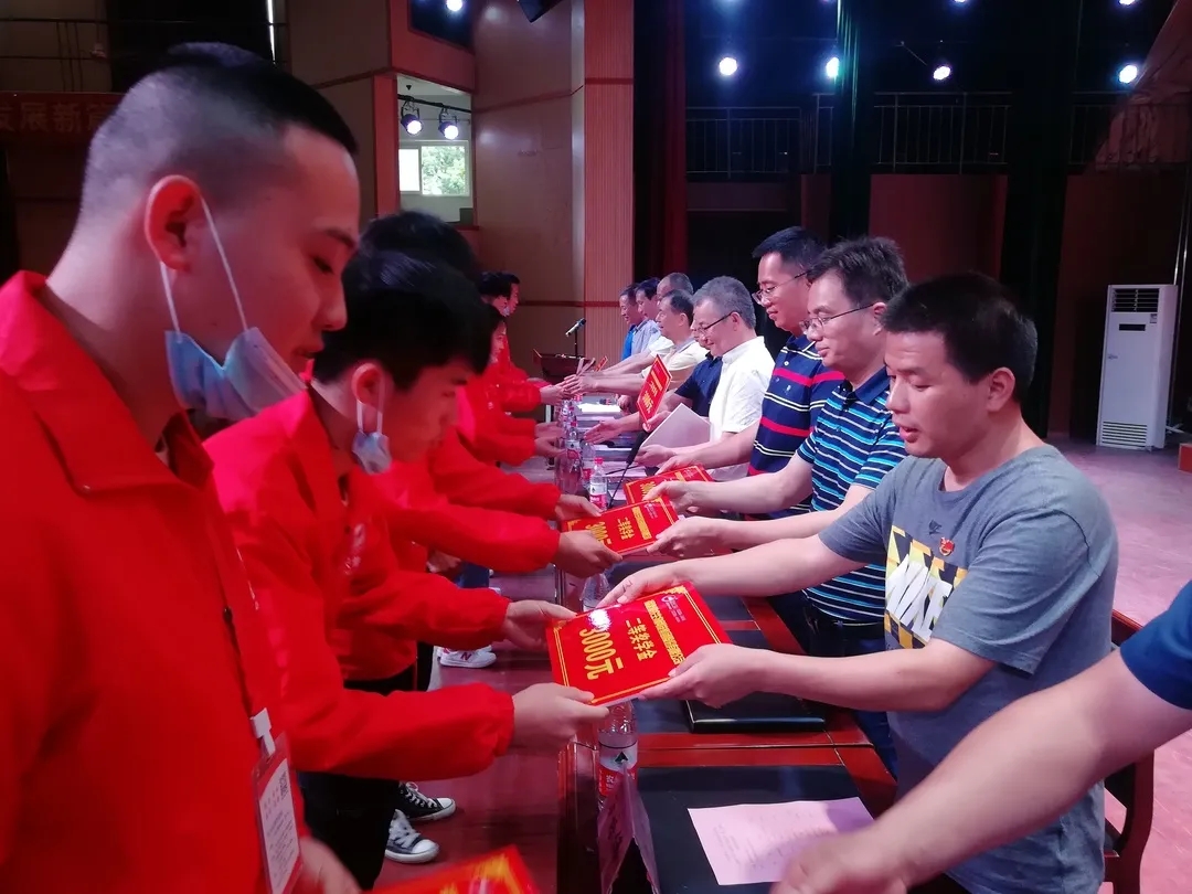 熟妇丰满多毛的大隂户