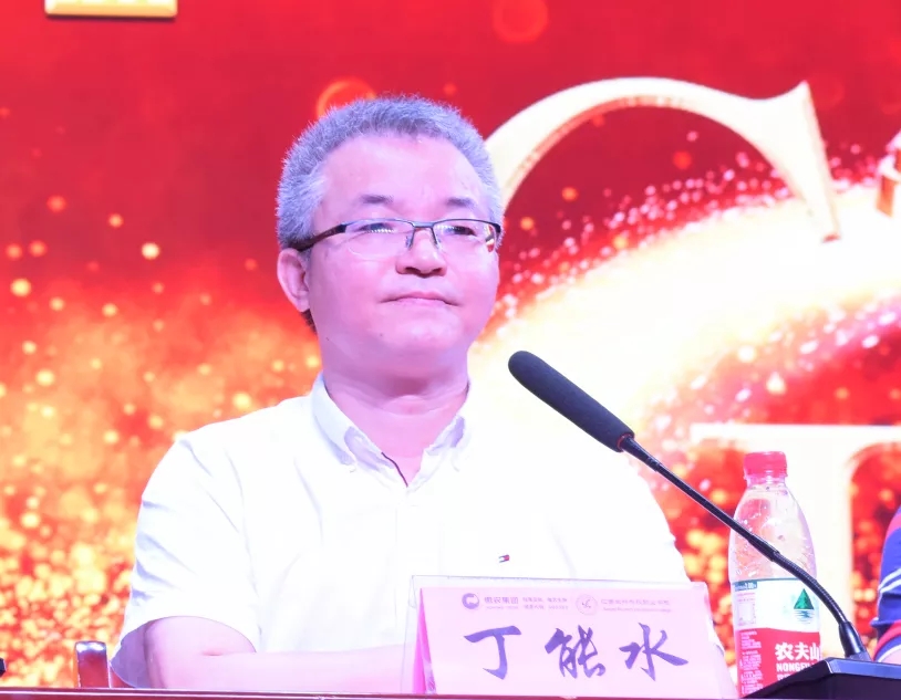 熟妇丰满多毛的大隂户