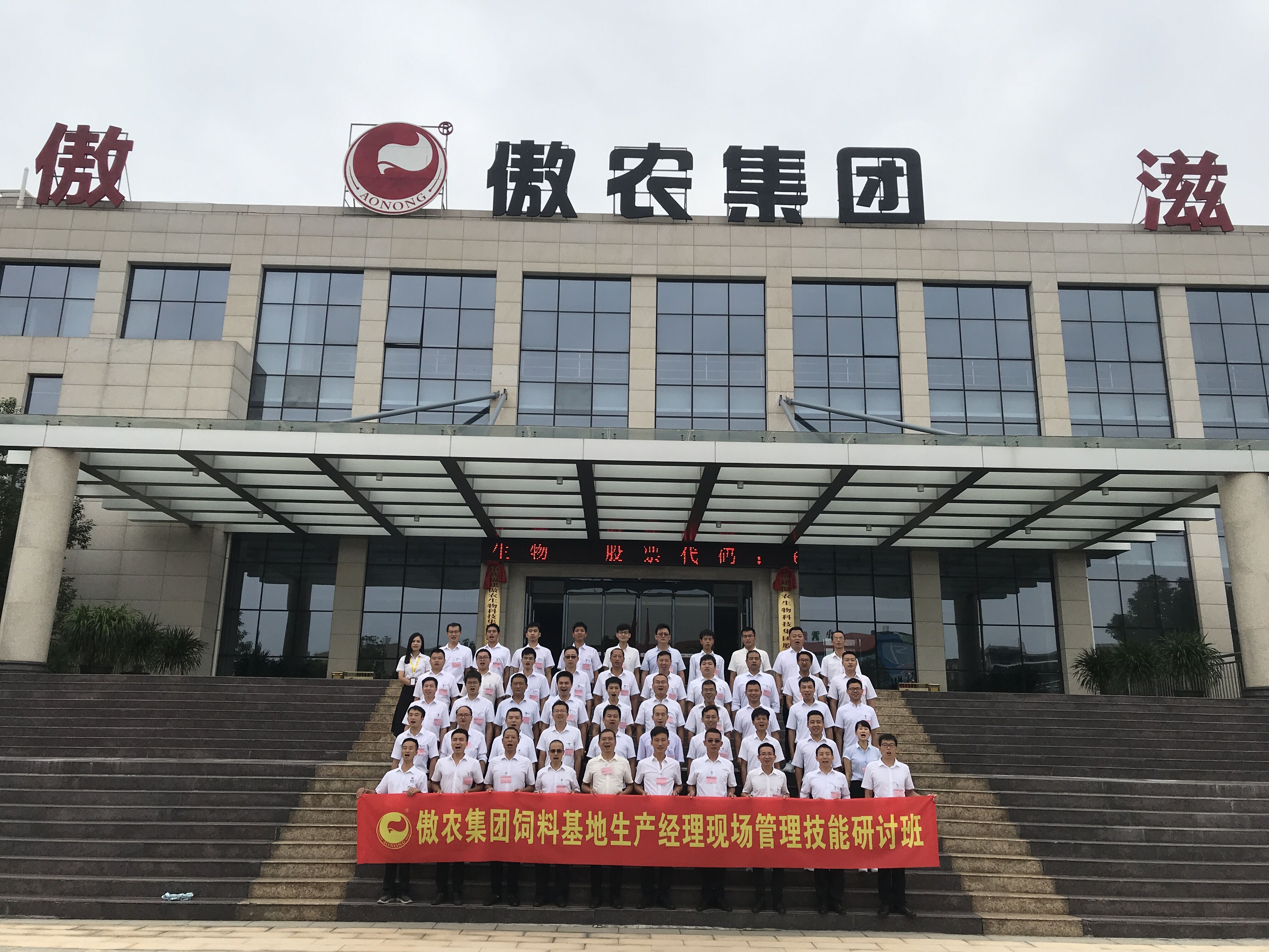 熟妇丰满多毛的大隂户