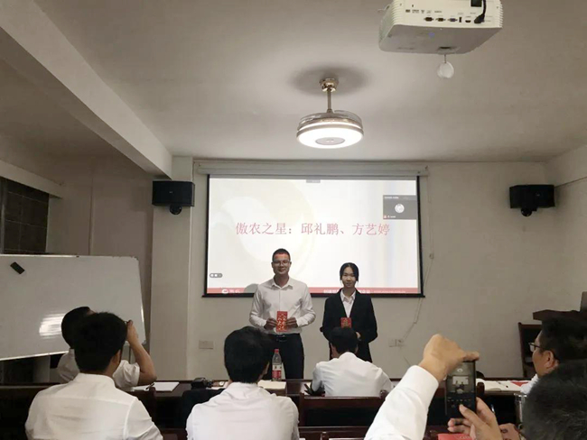 熟妇丰满多毛的大隂户