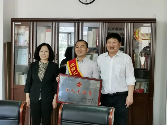 熟妇丰满多毛的大隂户