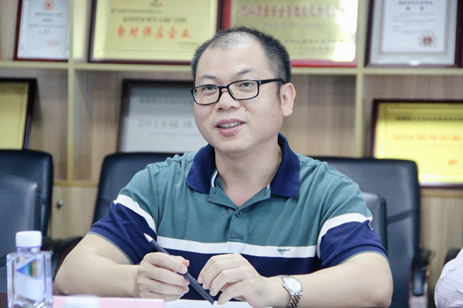 熟妇丰满多毛的大隂户