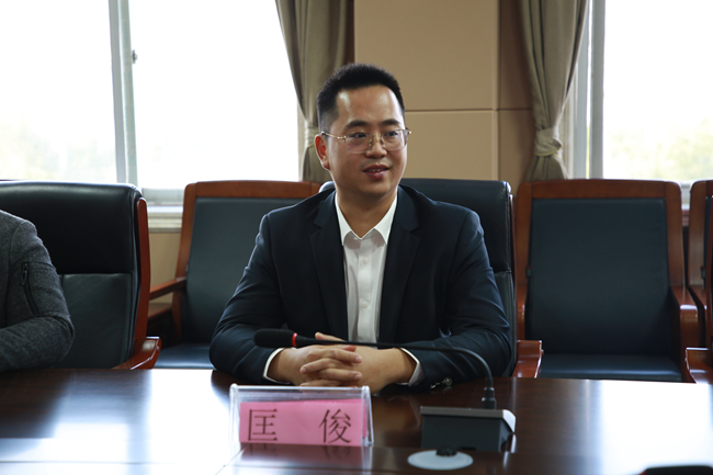 熟妇丰满多毛的大隂户