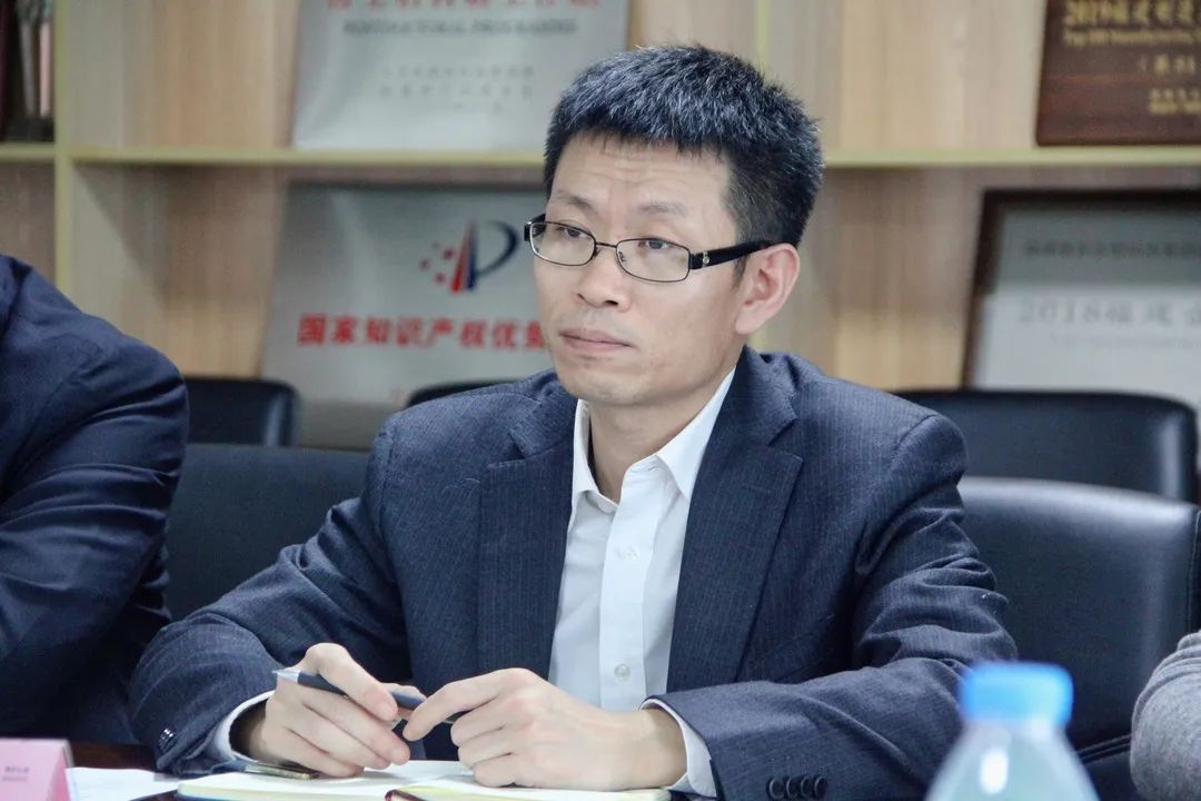 熟妇丰满多毛的大隂户