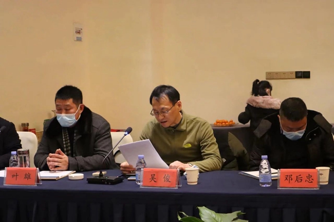 熟妇丰满多毛的大隂户