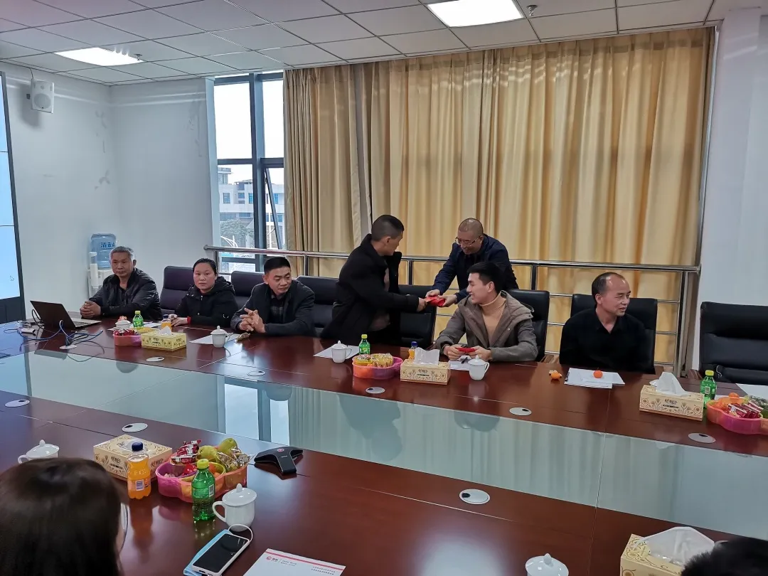 熟妇丰满多毛的大隂户