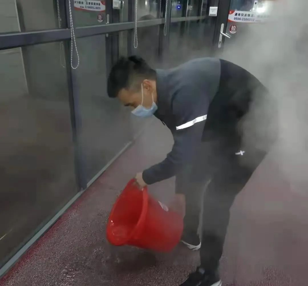 熟妇丰满多毛的大隂户