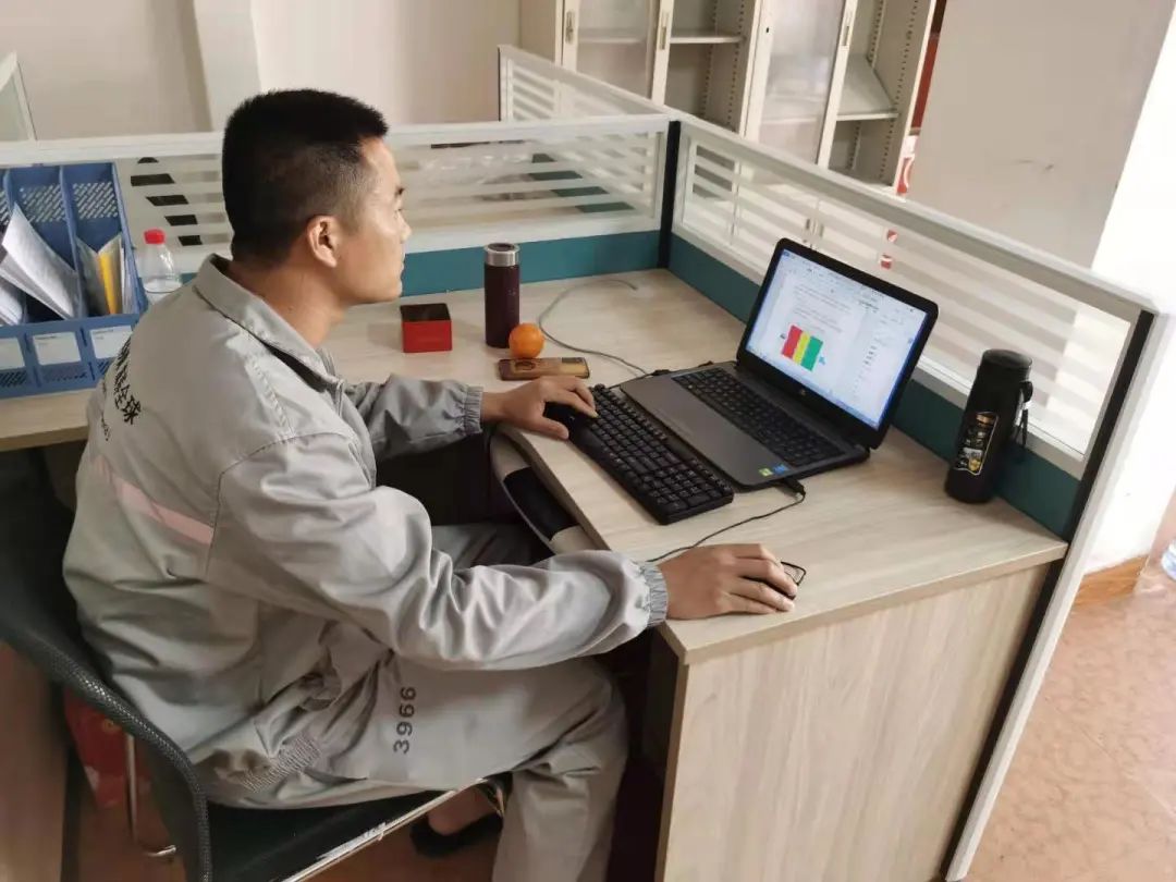 熟妇丰满多毛的大隂户