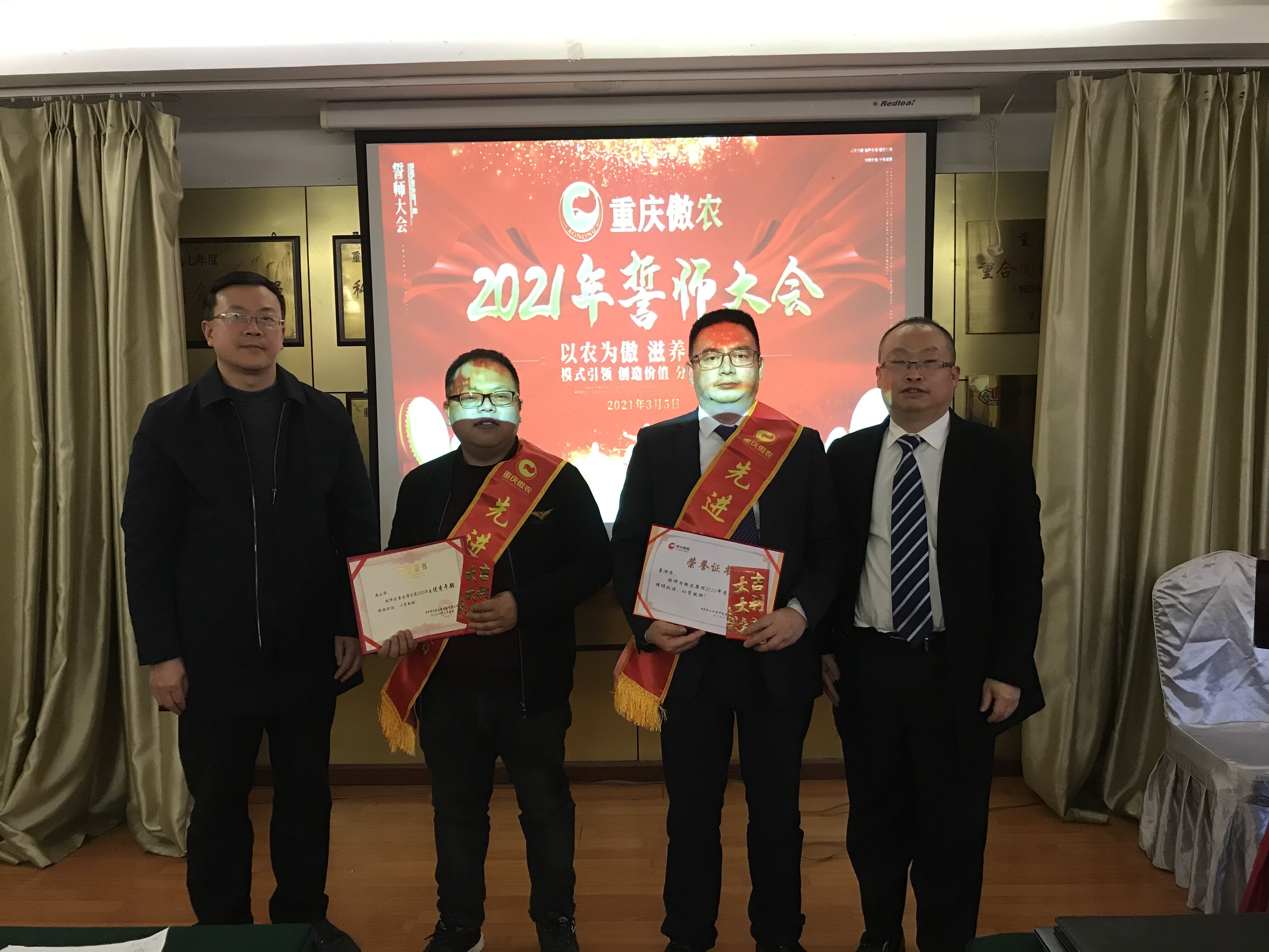 熟妇丰满多毛的大隂户