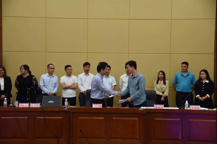 熟妇丰满多毛的大隂户