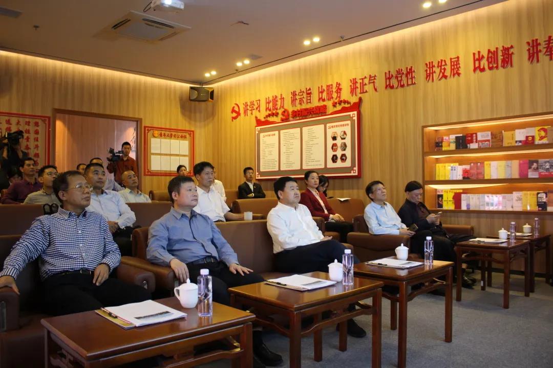 熟妇丰满多毛的大隂户