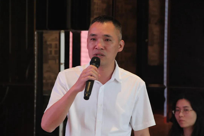 熟妇丰满多毛的大隂户