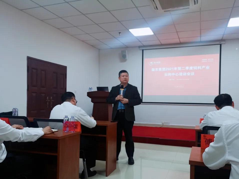 熟妇丰满多毛的大隂户