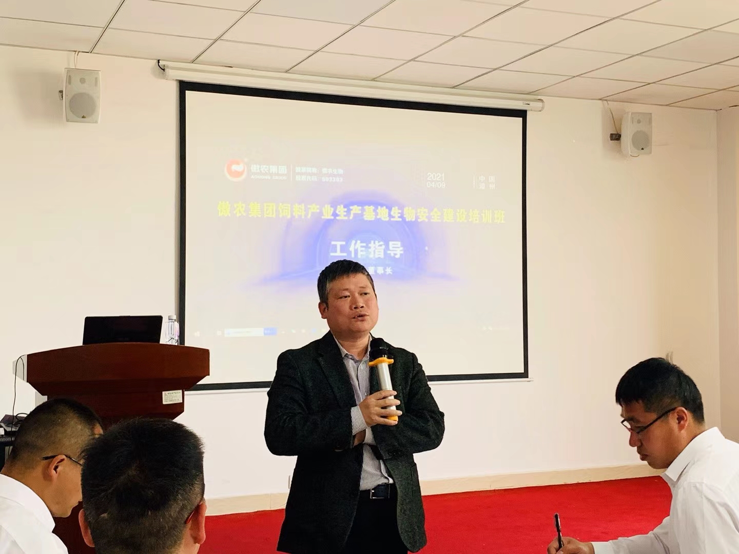 熟妇丰满多毛的大隂户