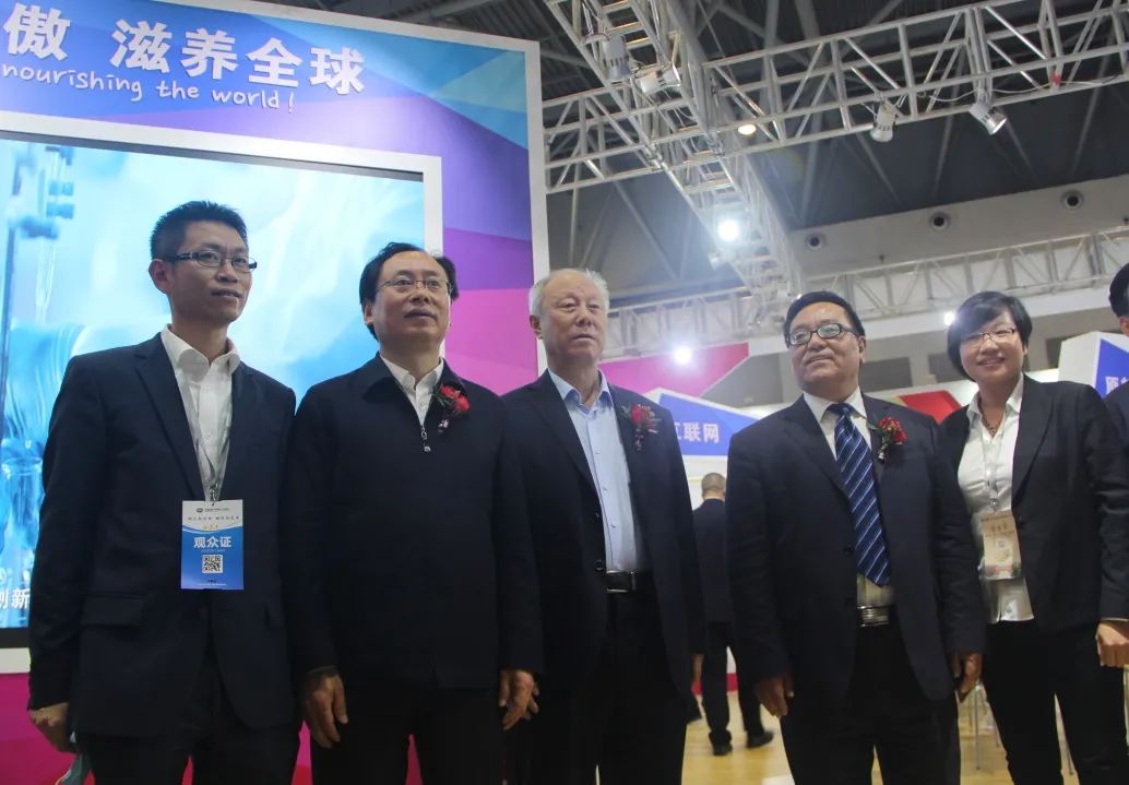 熟妇丰满多毛的大隂户