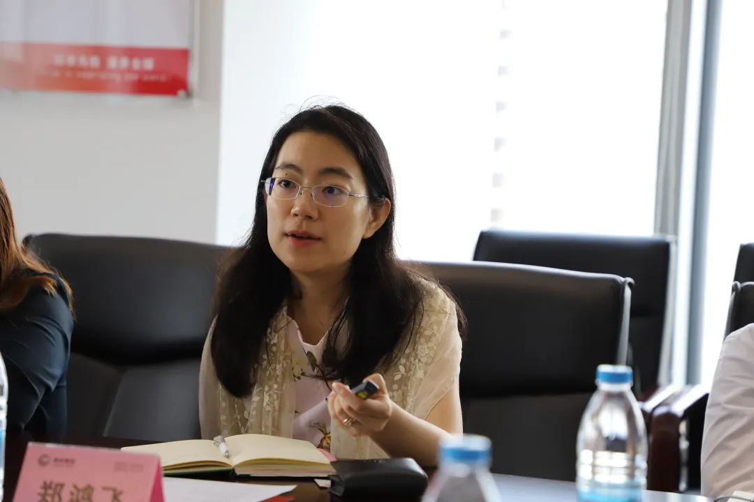 熟妇丰满多毛的大隂户