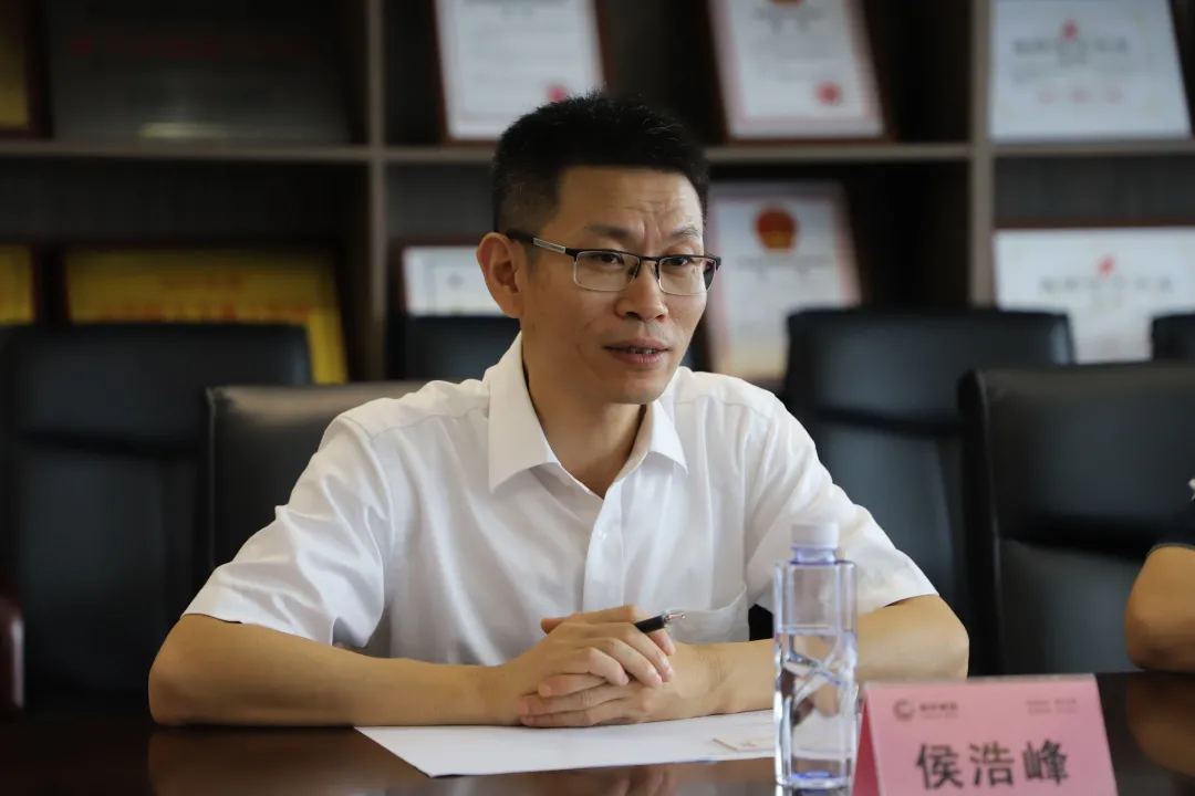 熟妇丰满多毛的大隂户