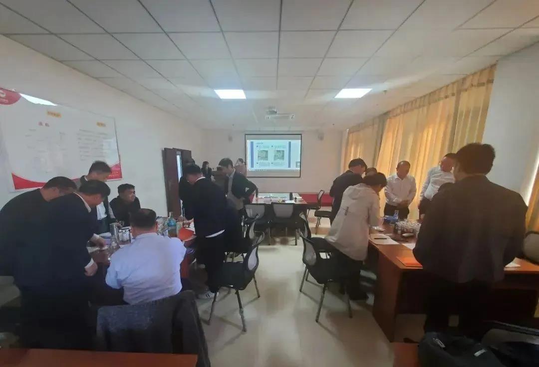 熟妇丰满多毛的大隂户