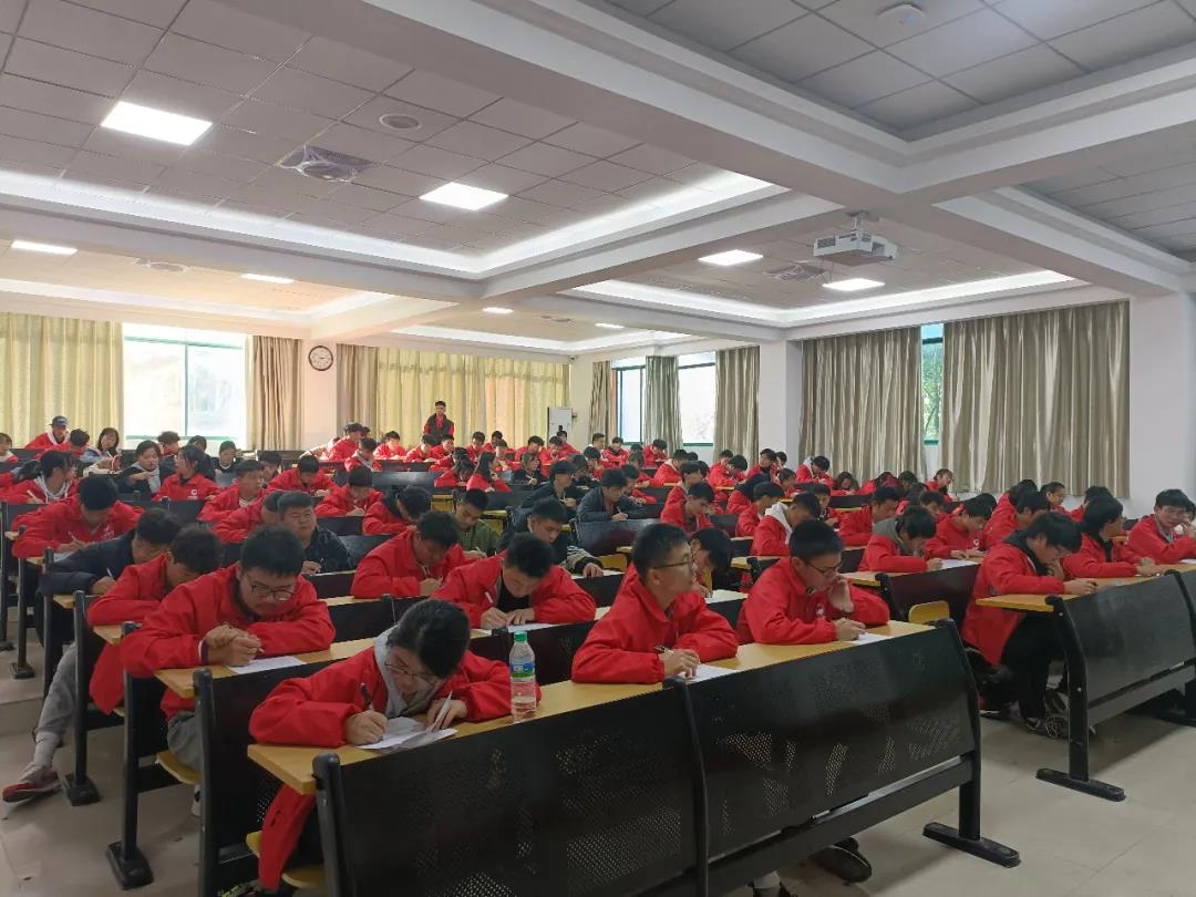 熟妇丰满多毛的大隂户