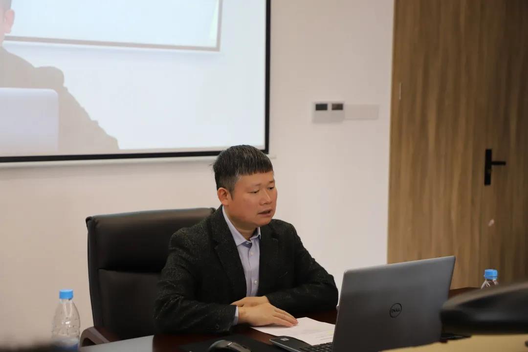 熟妇丰满多毛的大隂户