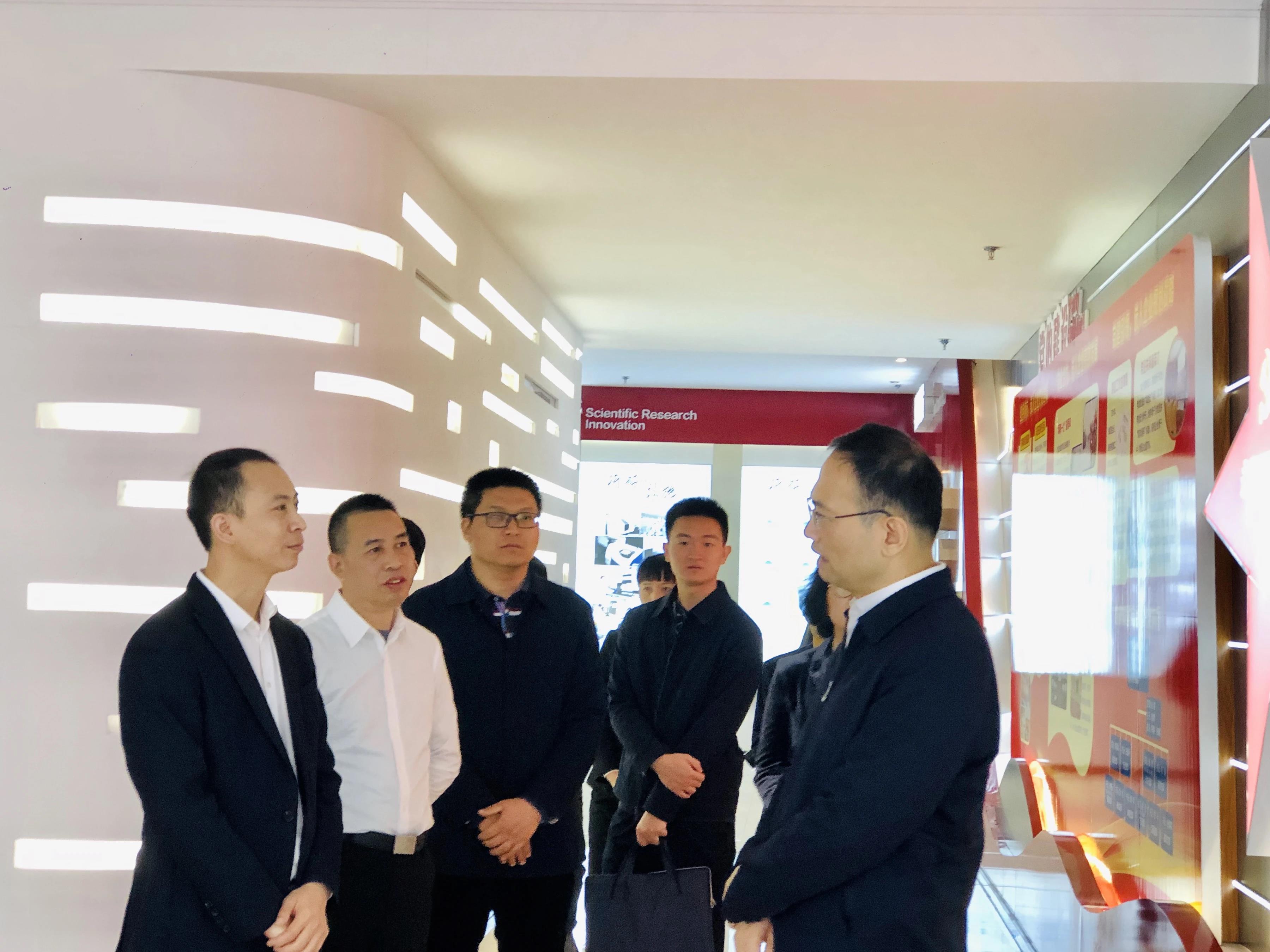 熟妇丰满多毛的大隂户