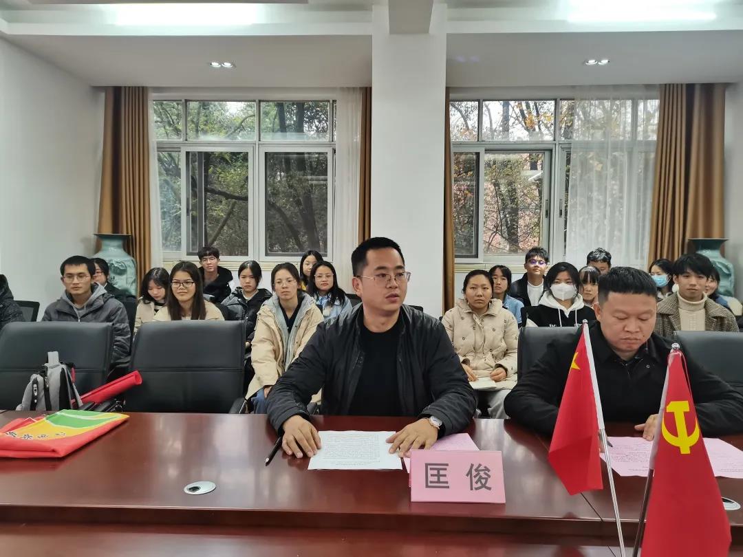 熟妇丰满多毛的大隂户