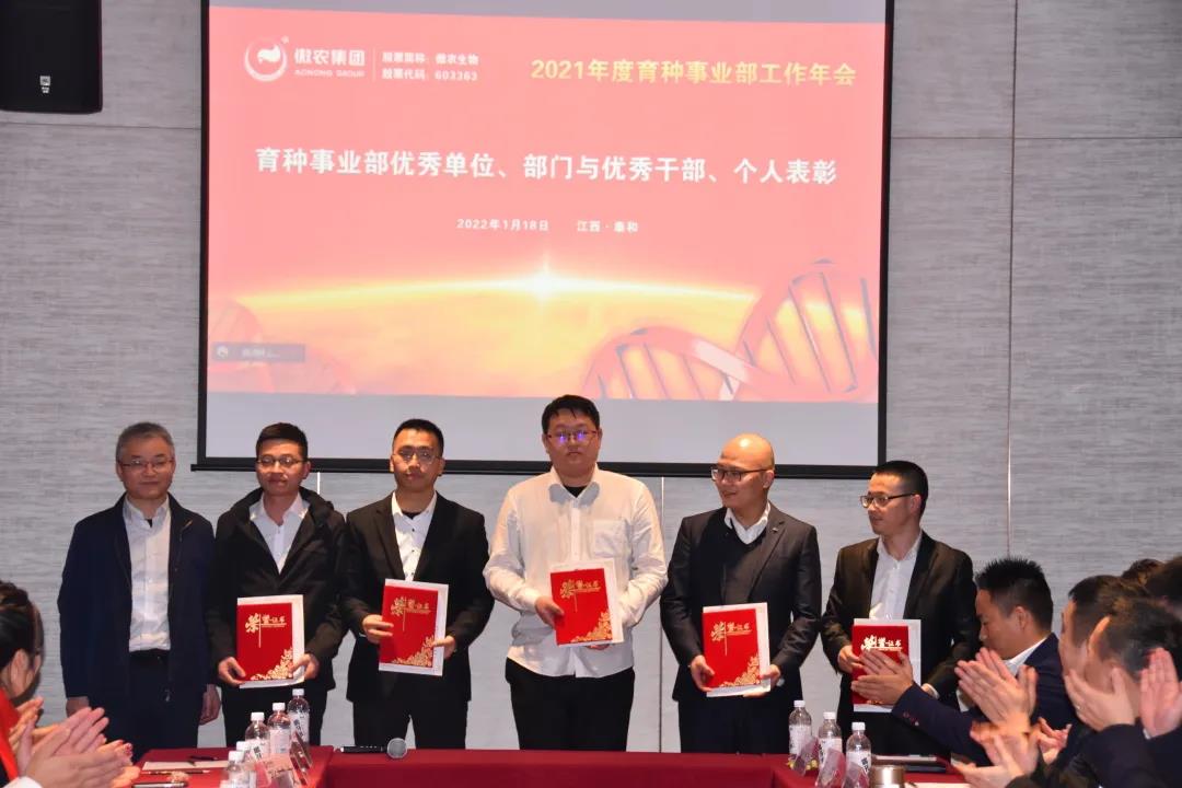 熟妇丰满多毛的大隂户