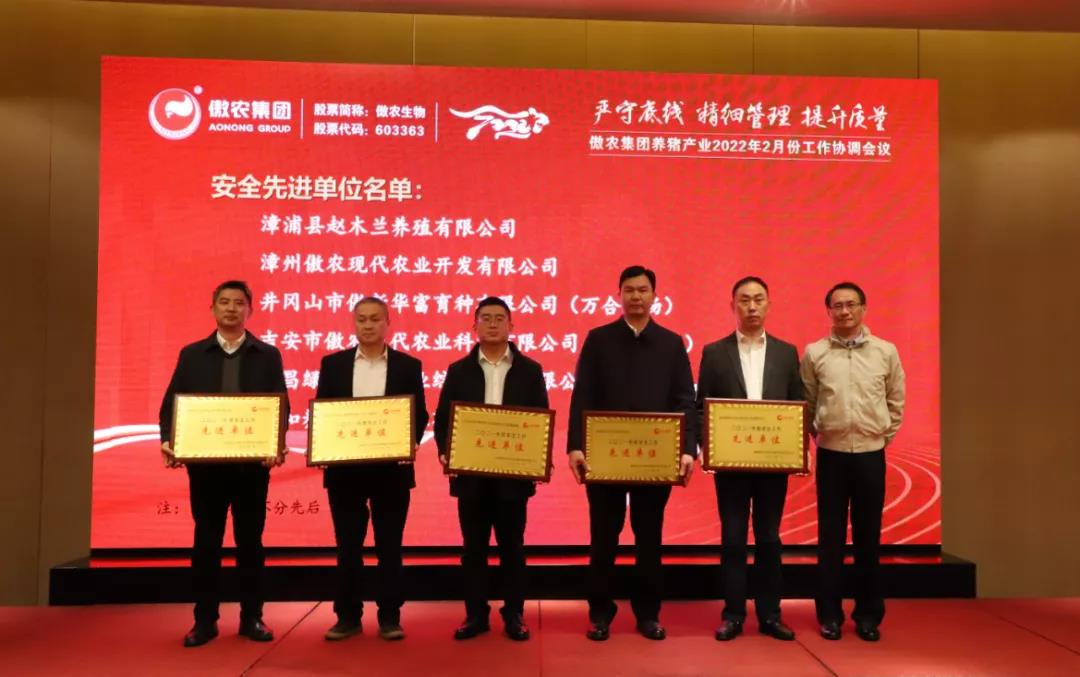 熟妇丰满多毛的大隂户