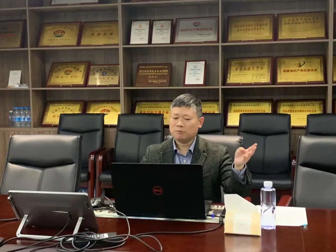 熟妇丰满多毛的大隂户