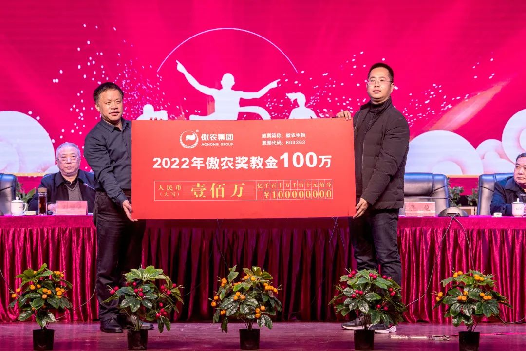 熟妇丰满多毛的大隂户
