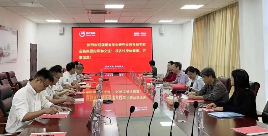 熟妇丰满多毛的大隂户