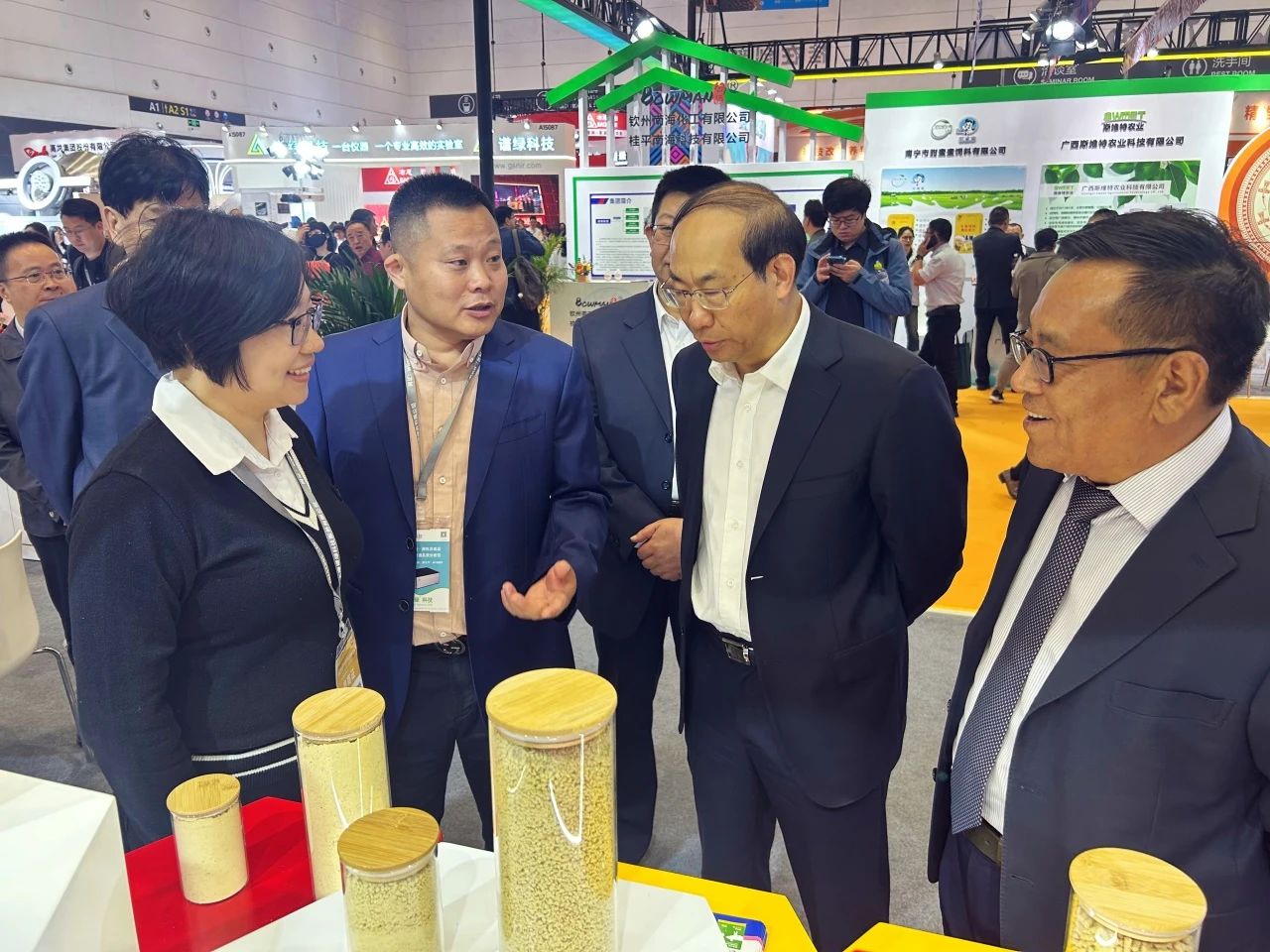 熟妇丰满多毛的大隂户
