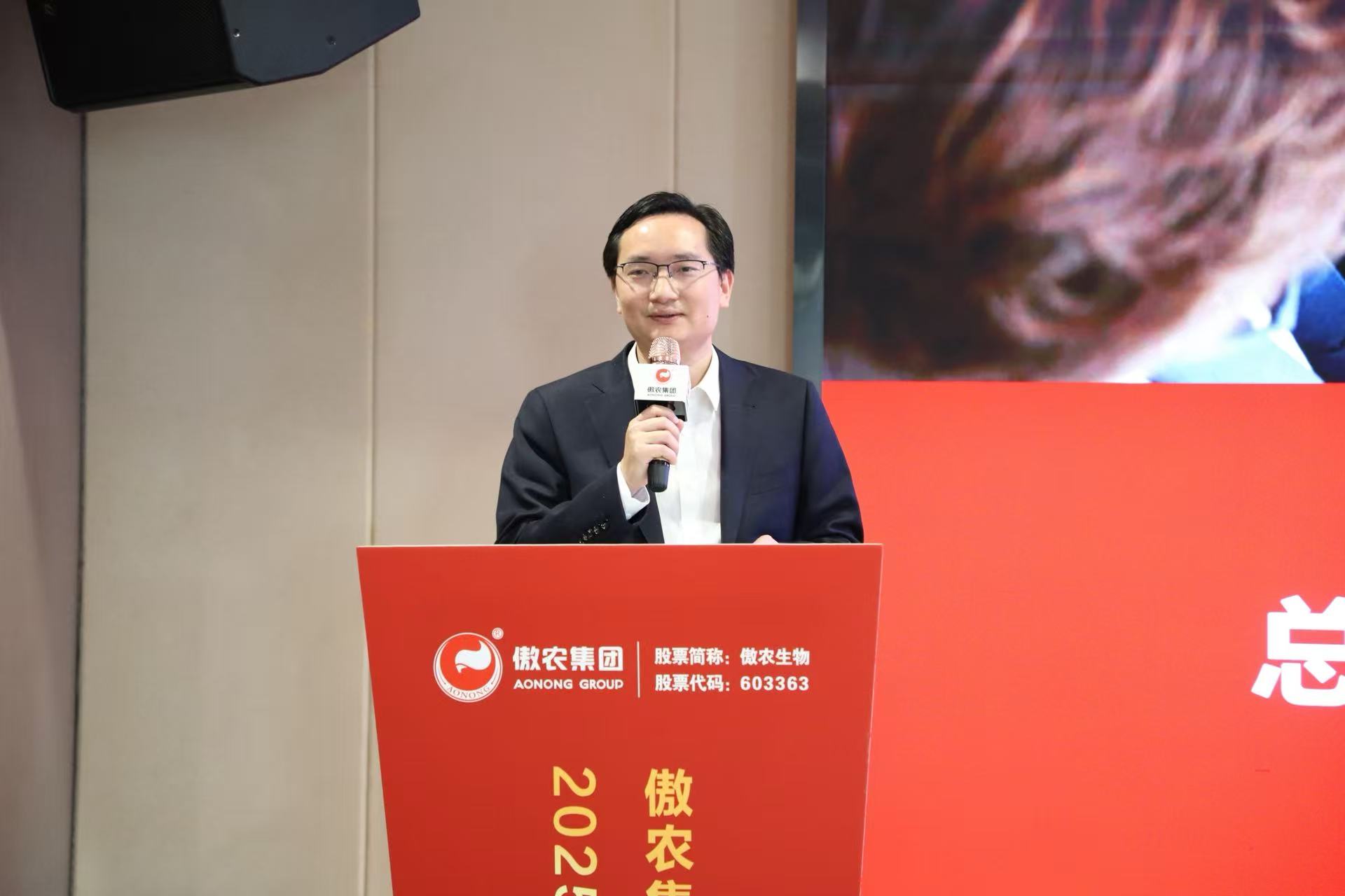 熟妇丰满多毛的大隂户